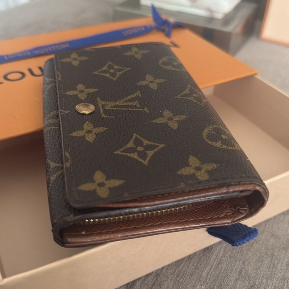 Louis Vuitton monogram wallet -Authentic - Picture 6 of 15